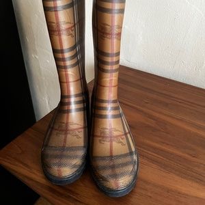 BURBERRY RAIN BOOTS